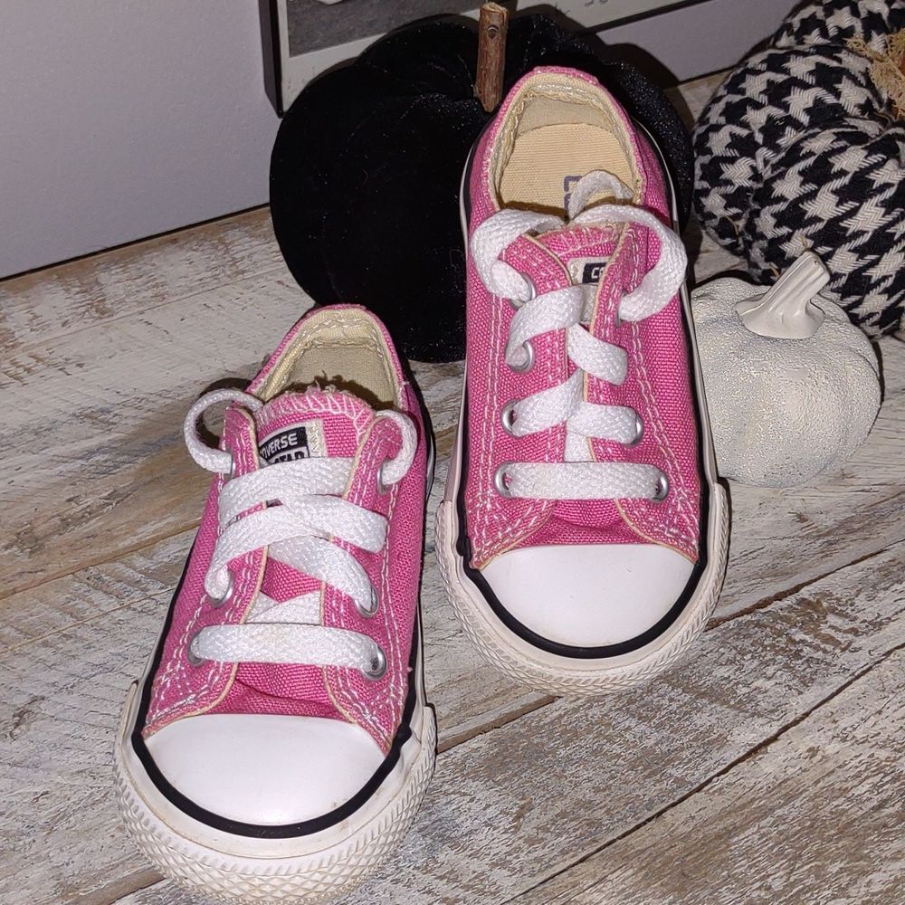 Converse All Star Pink Chuck Taylors Size 5 Low Tops